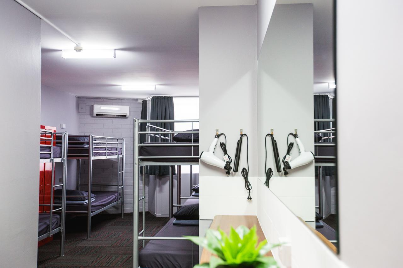 Mad Monkey Waterfront Hostel Cairns Exterior photo