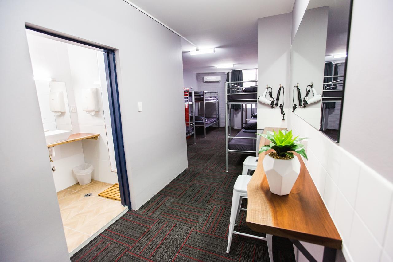 Mad Monkey Waterfront Hostel Cairns Exterior photo