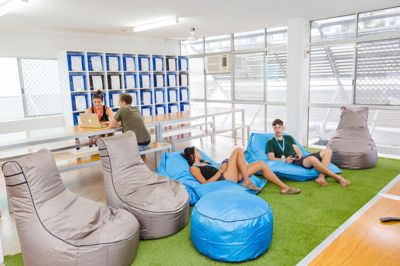 Mad Monkey Waterfront Hostel Cairns Exterior photo