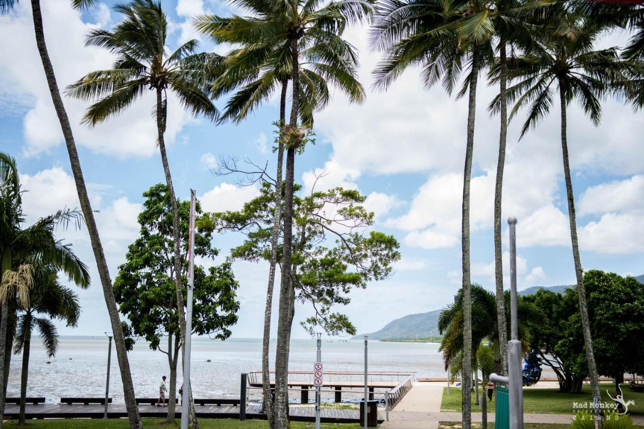 Mad Monkey Waterfront Hostel Cairns Exterior photo